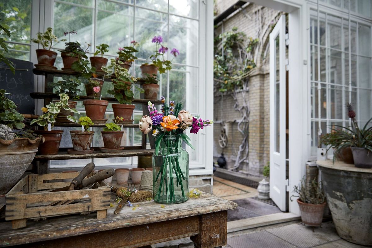 Lego Flower Bouquet review: interesting build, great on display