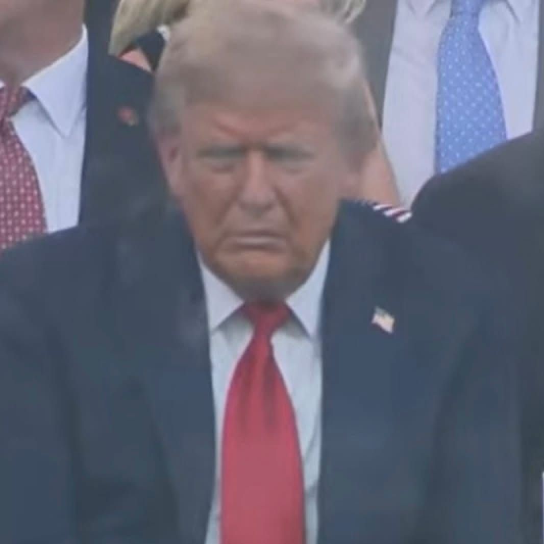 He no look happy