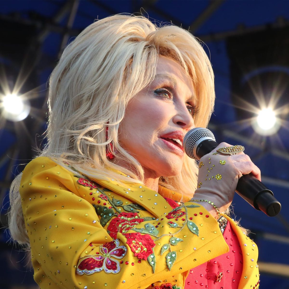 Bonus Drop: Listen to Dolly Parton - “Jolene” Live at Newport