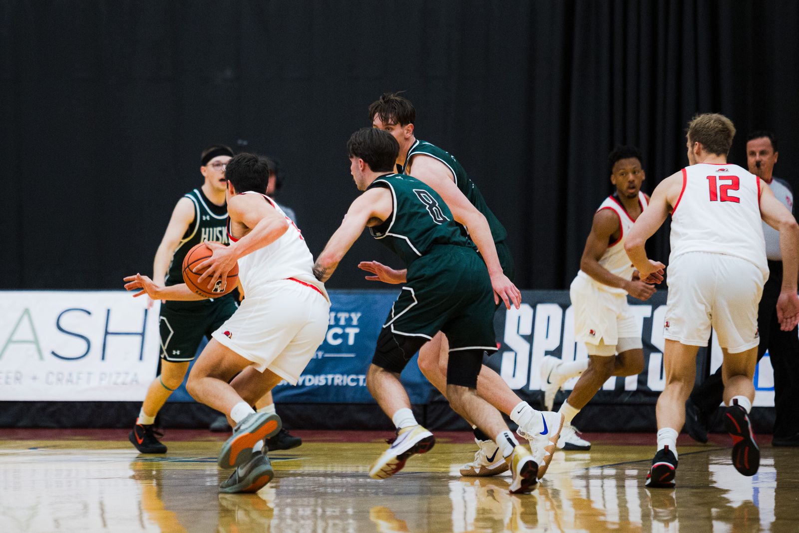 Dinos men’s basketball opens season with undefeated weekend