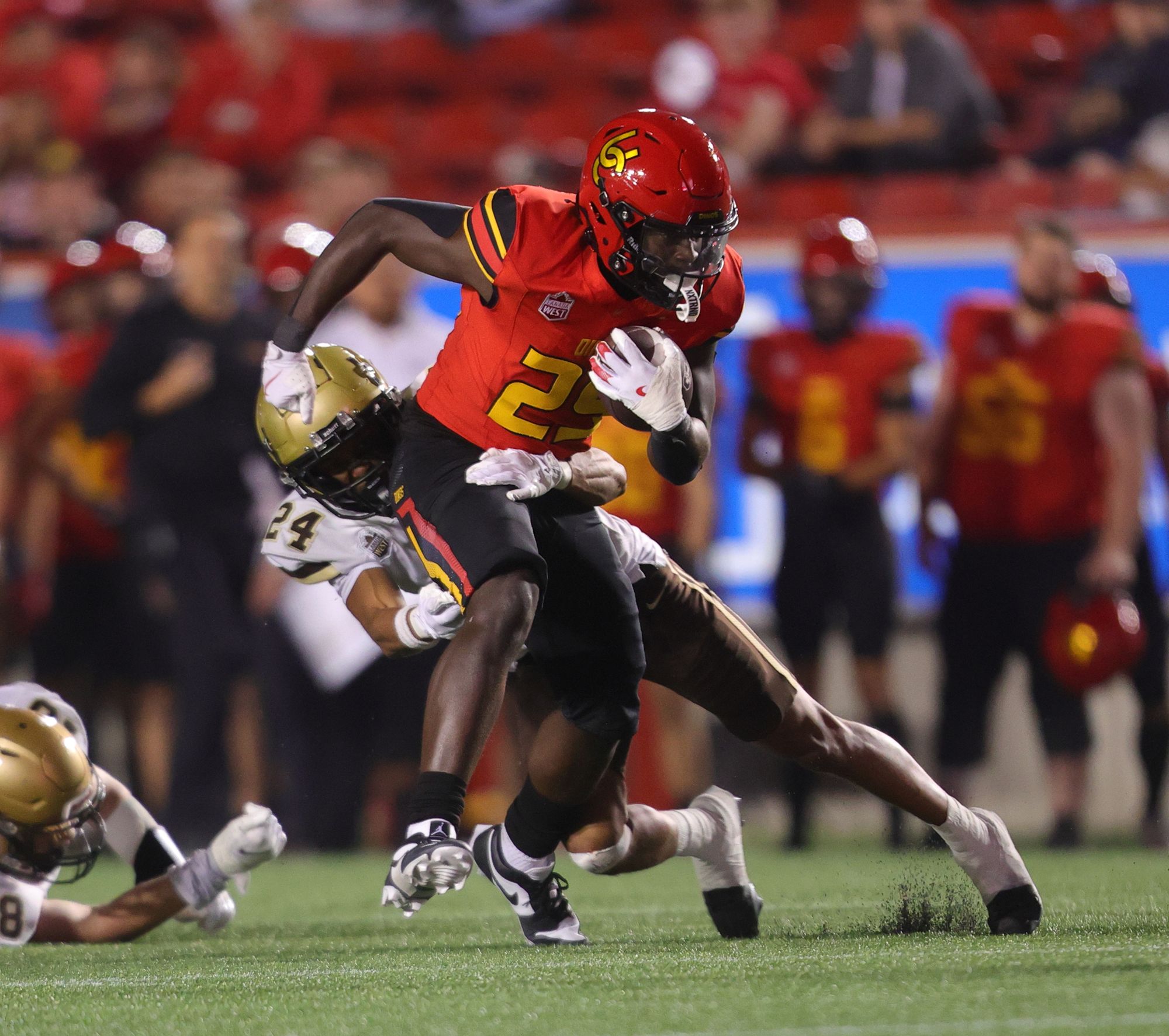 Rising to the Occasion: Eri Olarubofin's story from Div III football to first-year starter