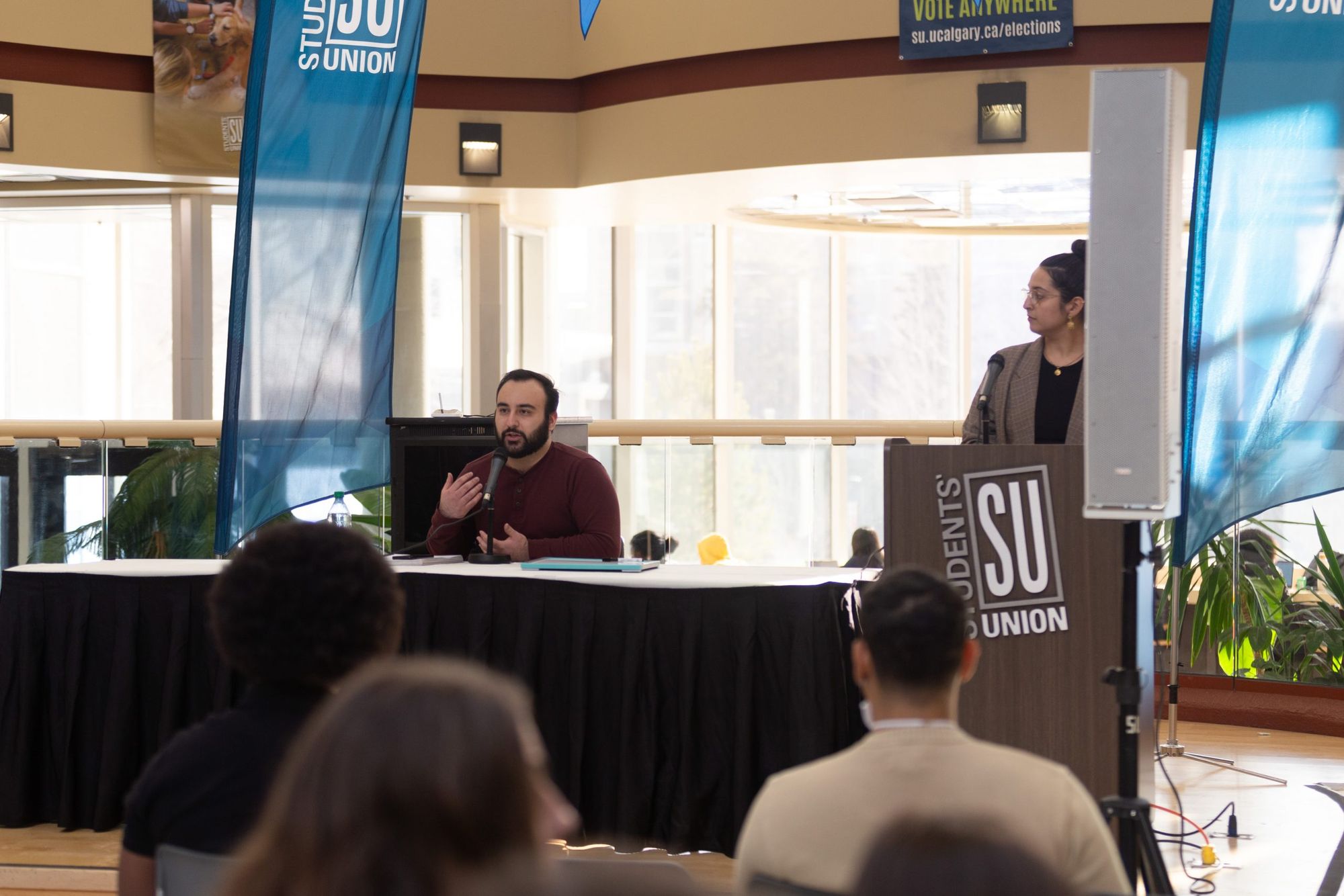 Uncontested candidate Mateusz Salmassi speaks at vice-president external forum