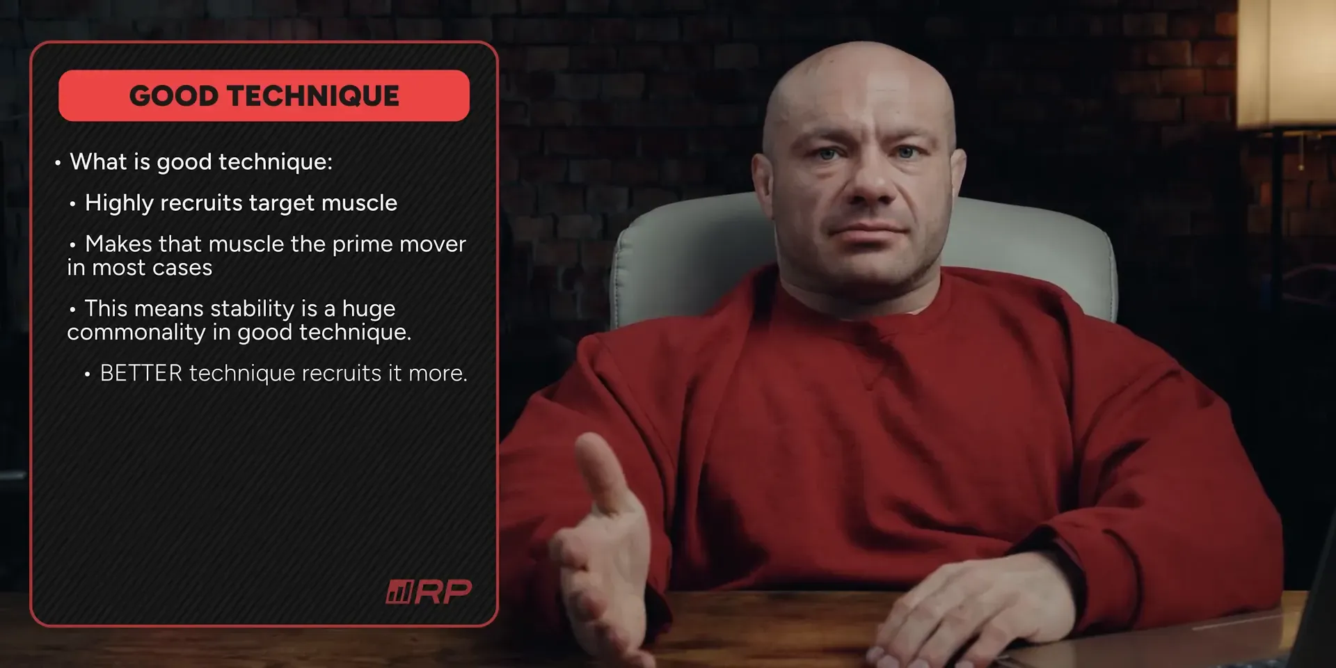 Demonstrating good muscle recruitment in a lunge