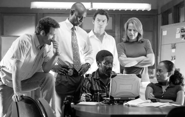 Lester Freamon (Clarke Peters) explains something to his colleagues on "The Wire."