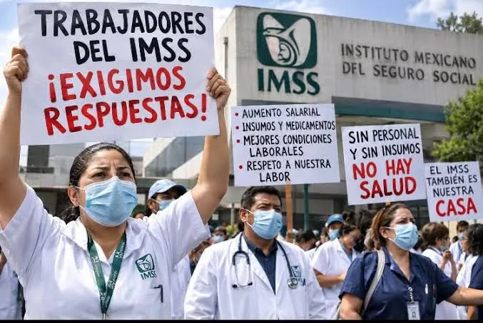 Sheinbaum reconoce desabasto y bajas prestaciones en el IMSS