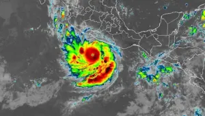 Advierten que el huracán 'Polo' es 'extremadamente peligroso'