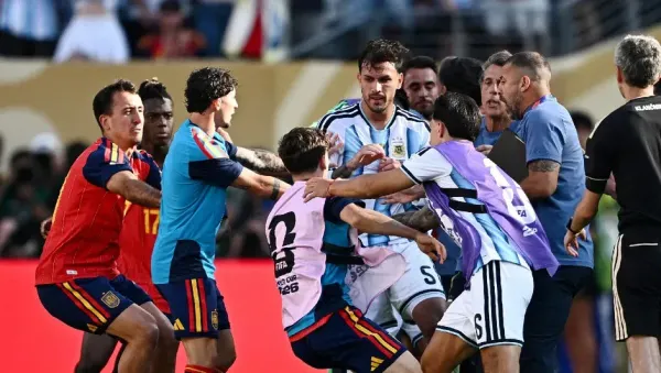 Castigan a Leandro y Molina  tras pelea en final del Mundial