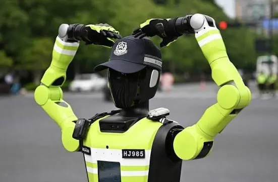 Prueban en China a robots                      para controlar el tráfico