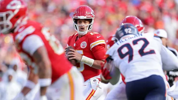 Dominan los Chiefs de Kansas                          a los Broncos de Denver