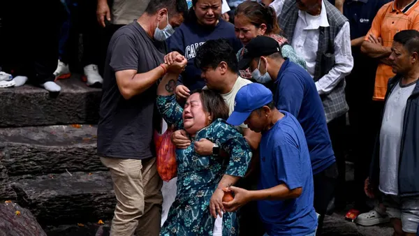 Sigue el luto en Nepal por muerte                                                    de mil 380 y 5 mil 500 desaparecidos