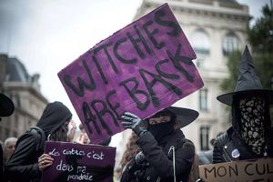 Sorcières 2.0 : pourquoi les spiritualités féministes reviennent à l’âge des algorithmes ?