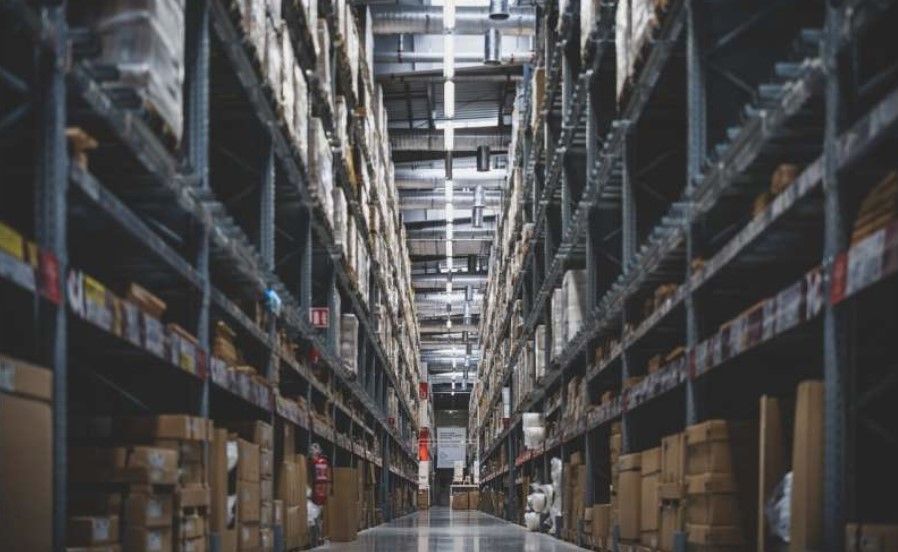 Using artificial intelligence to locate objects in industrial settings