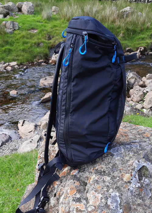 OEX Vallo Flow with laptop and front side pockets