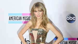 Swift responds to swastika fan photo