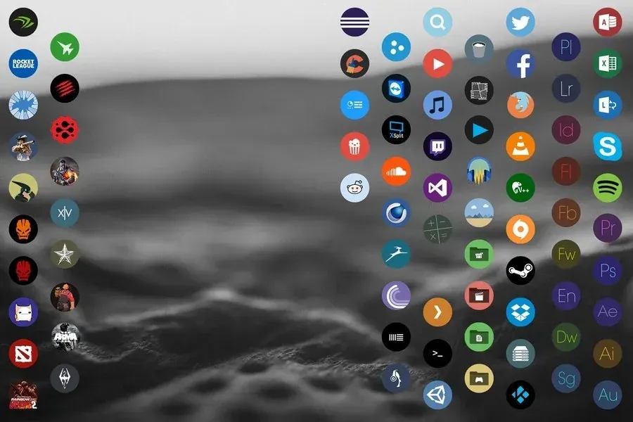 Circle Launcher with colorful round application and game shortcuts arranged along both sides of a grayscale desktop.