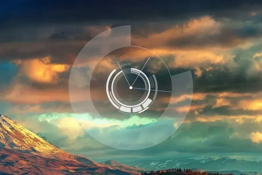 Source preview of Arcs: Arc-shaped CPU/RAM, network and core displays surround an analog clock, with a source-listed song progress bar