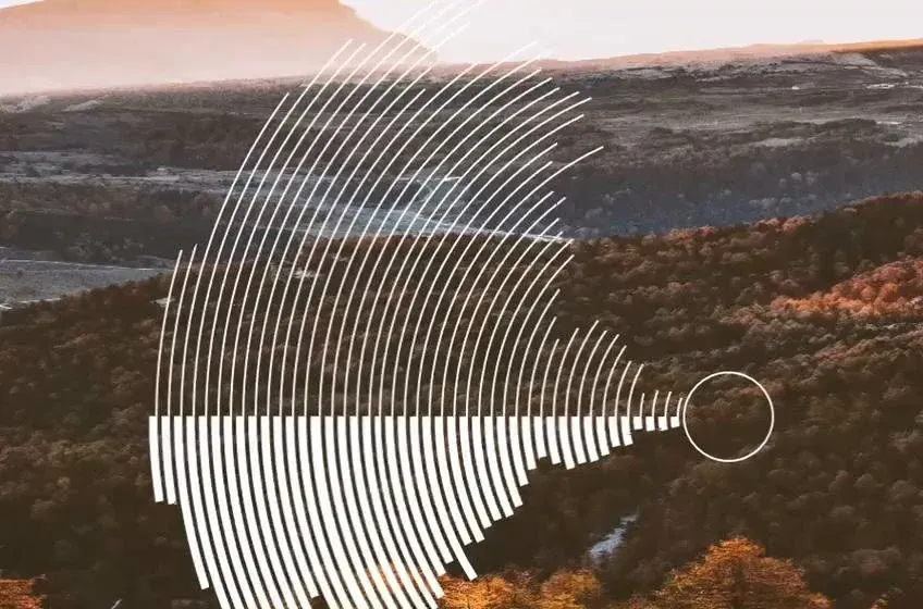 Source preview of Back to the Basics: Back to the Basics combines a circular visualizer with hardware-monitoring bars