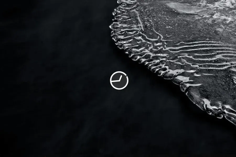 Source preview of Chip Clock: A minimal analog clock with no numerals, intended to leave the desktop visually clear
