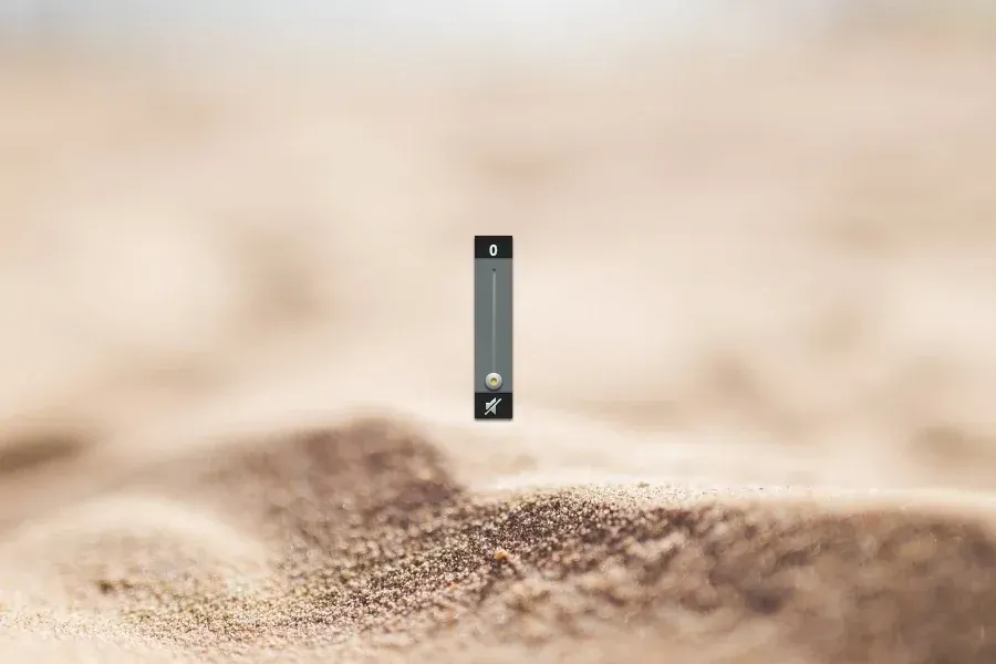 Source preview of eVolume Rainmeter Skin credited to esnooze