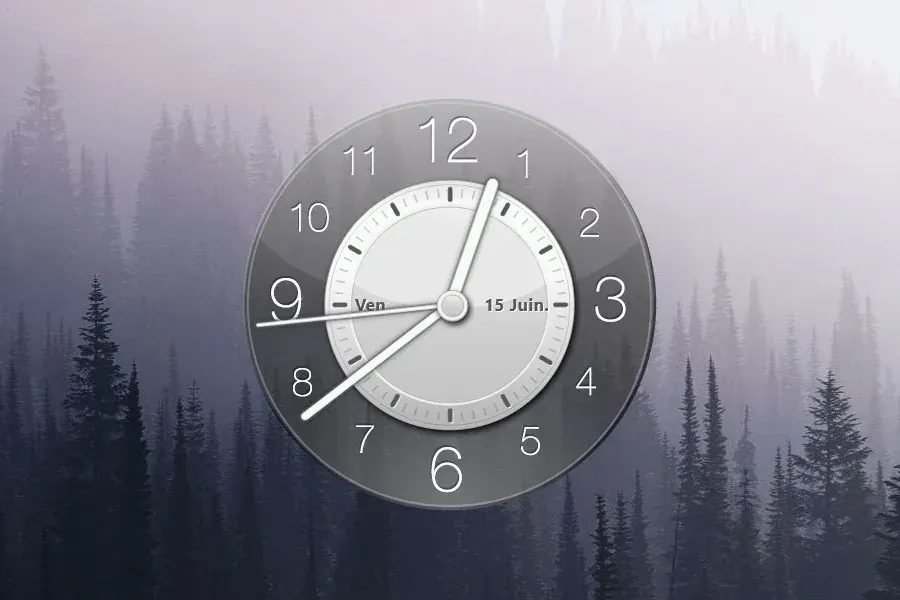 Source preview of HTC Sense Clocks Rainmeter Skin credited to marcarnal