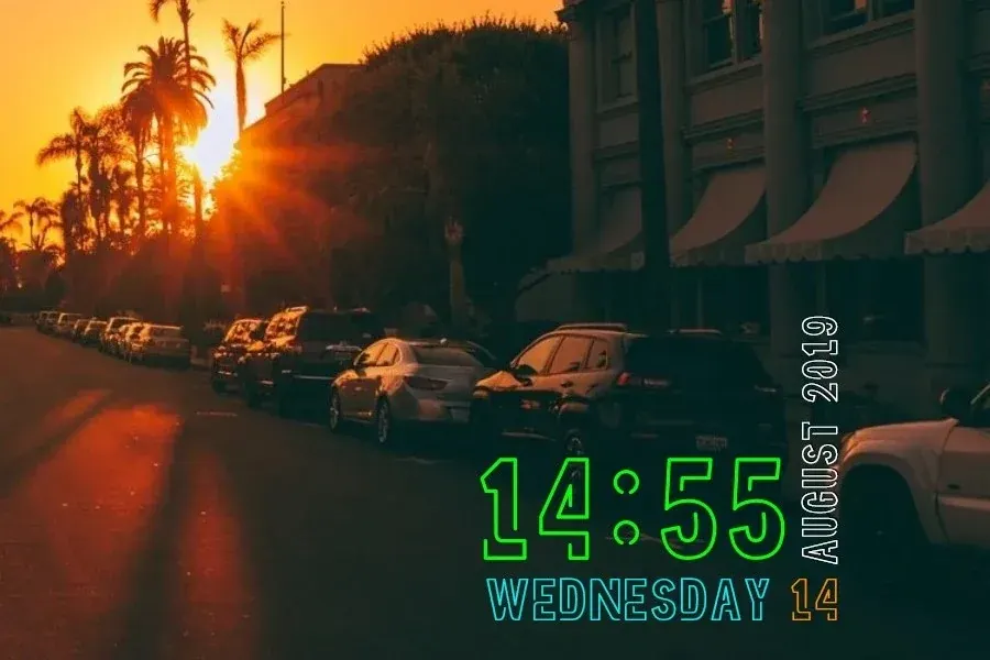 Source preview of Optiq Rainmeter Skin credited to xxenium