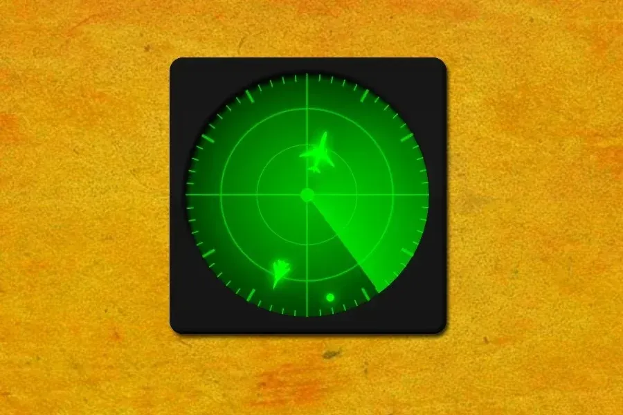 Source preview of Radar Clock 2: A radar-themed clock with two source-listed themes, large/tiny sizing and separately tintable bezel and face