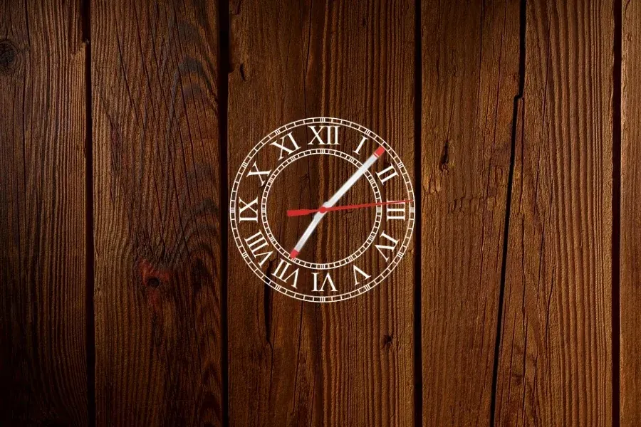 Source preview of Roman Style Clock Rainmeter Skin credited to by-segaal