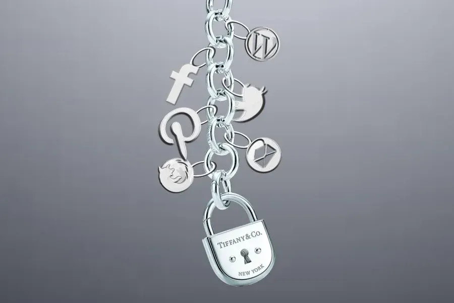 Source preview of Tiffany: A jewelry-inspired line of website shortcuts, with Facebook, WordPress, Pinterest, Twitter, browser and Gmail named by the distributor