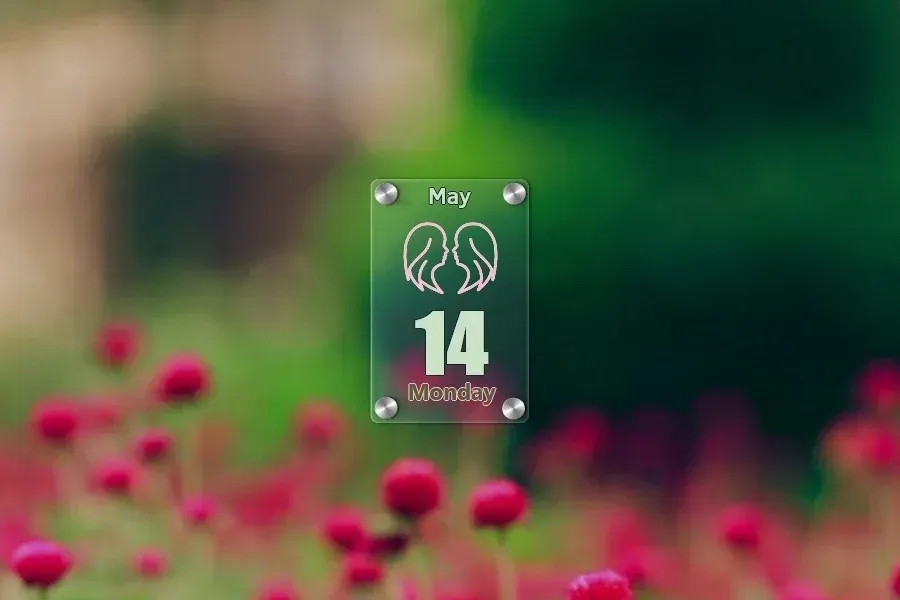 Source preview of Zodiac Calendar Rainmeter Skin credited to by-segaal