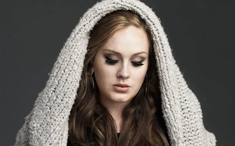 Wallpapers of British singer and songwriter Adele, described with blonde hair.