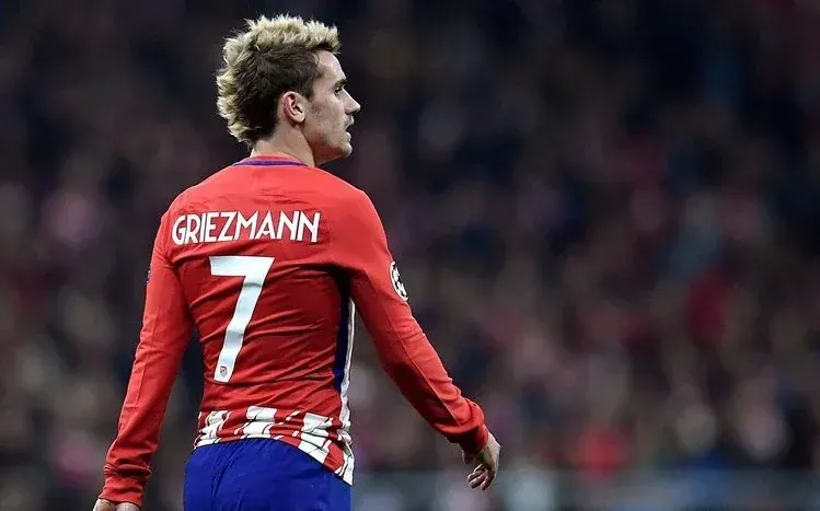 Antoine Griezmann wallpapers featuring images from football games, tournaments, and photoshoots.