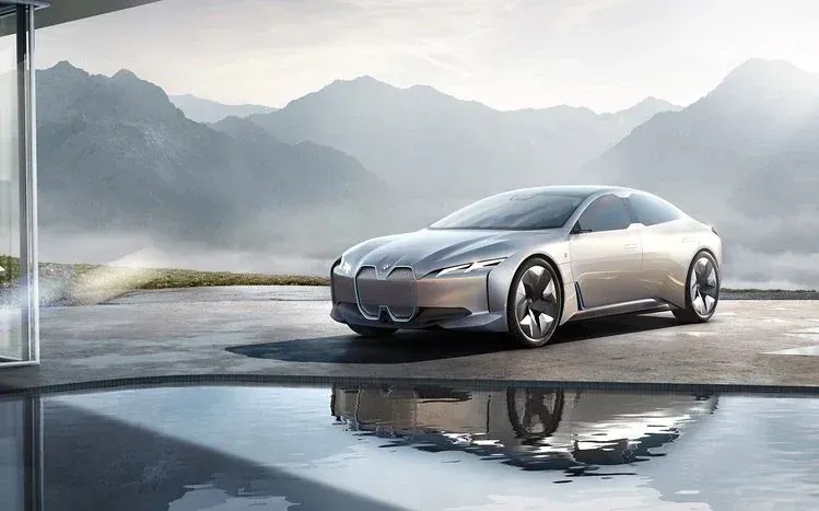 BMW i Vision Dynamics wallpapers focused on the vehicle’s streamlined, futuristic design.