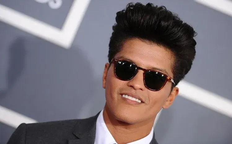 Bruno Mars singer-themed desktop wallpaper collection.