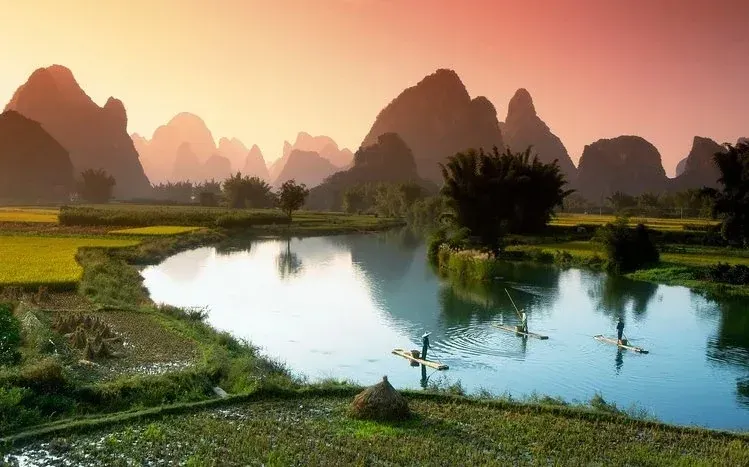 Chinese natural scenery featuring the Yellow Mountains, cloud seas, springs, and rocks.
