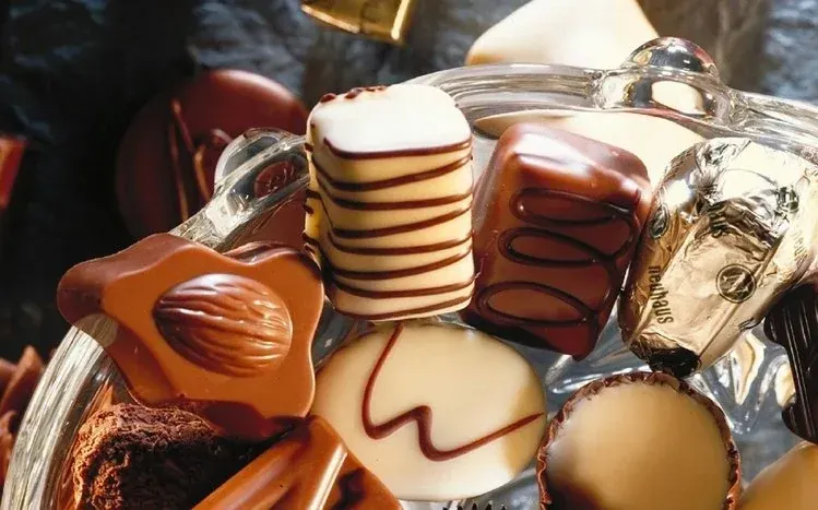 Chocolate imagery in a food-themed wallpaper collection.