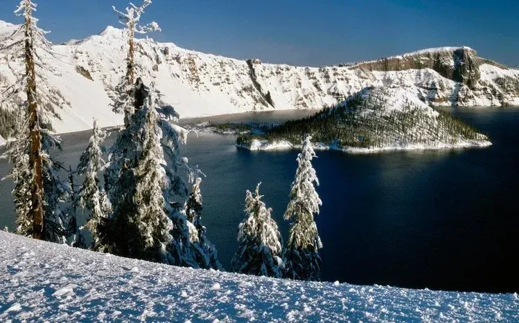 Crater Lake nature wallpapers centered on the blue water of a volcanic caldera.