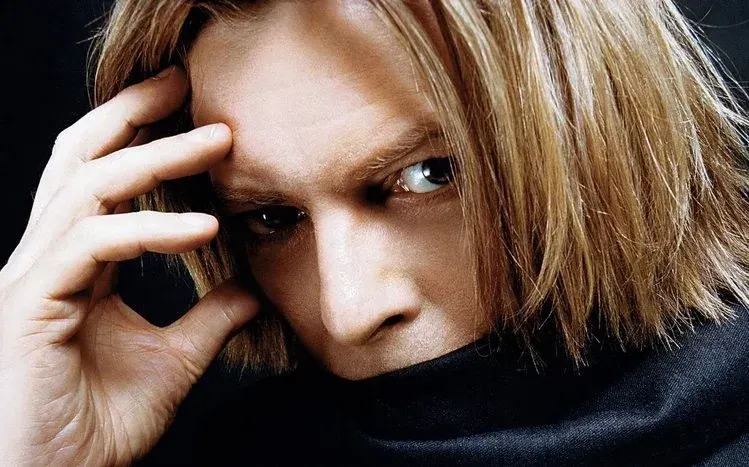 David Bowie-themed wallpapers dedicated to the musician and actor.