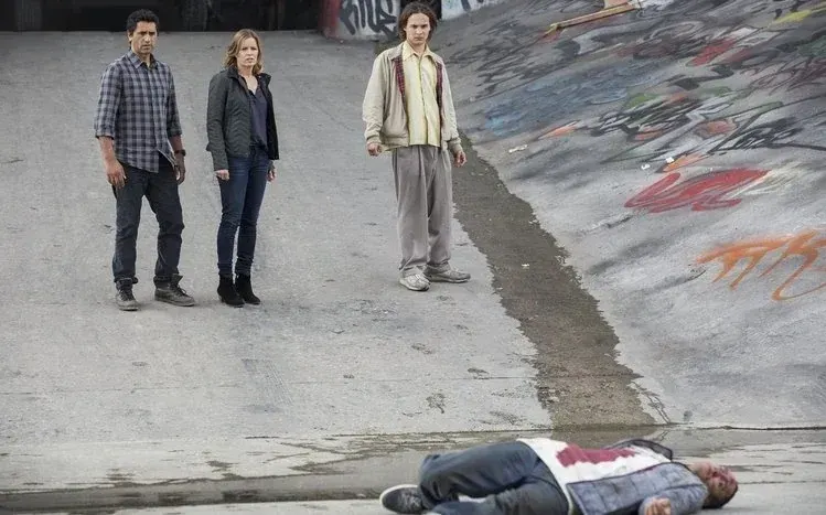 Fear the Walking Dead television-series stills used as wallpapers.