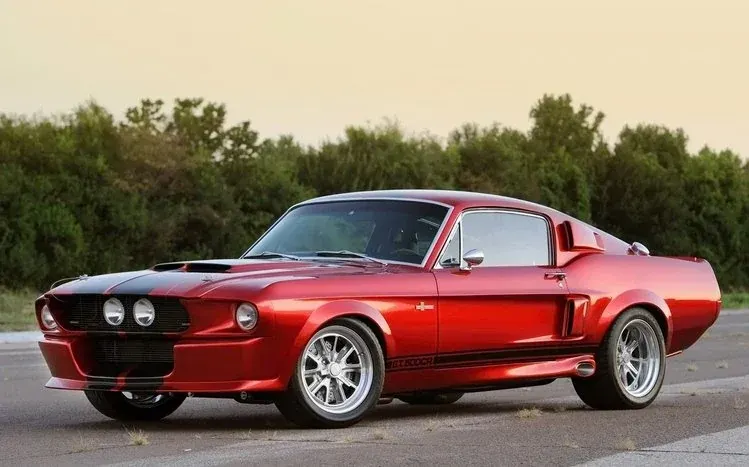 Ford Shelby GT500 wallpapers featuring its painted stripes.
