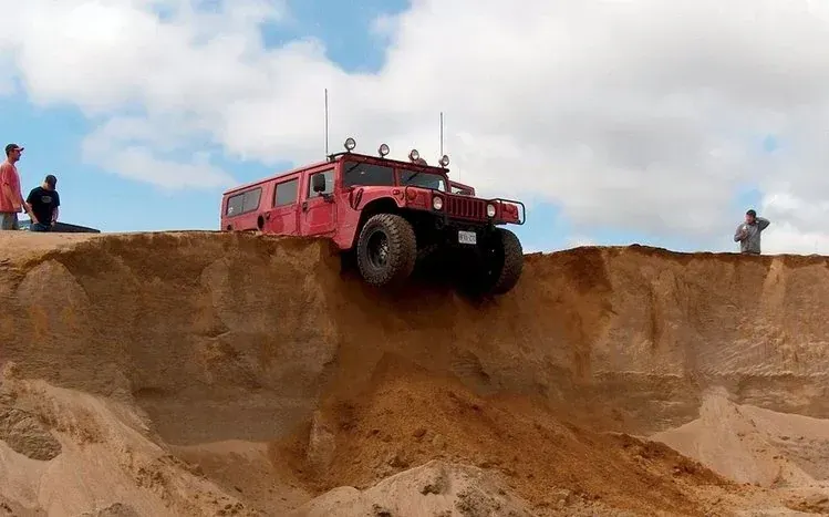 Hummer trucks and SUVs in a vehicle-focused wallpaper collection.