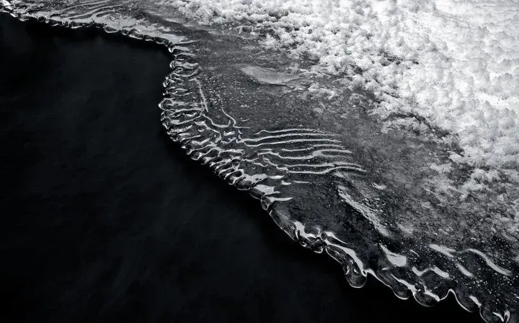 Ice-themed nature wallpapers with references to icy roads and mountains.