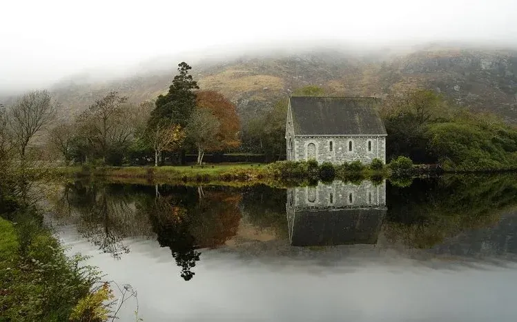 Ireland scenery in an island-focused wallpaper collection.