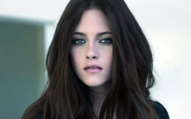 Kristen Stewart wallpapers showing varied clothing, hairstyles, and poses.