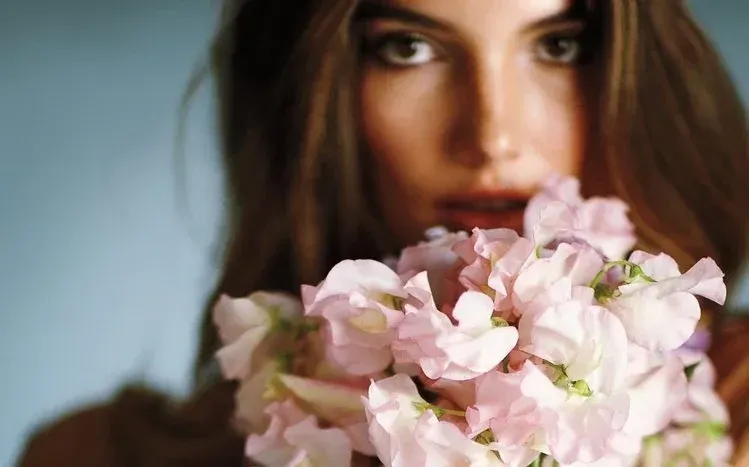 Lily Aldridge wallpaper collection with an emphasis on her face and gaze.