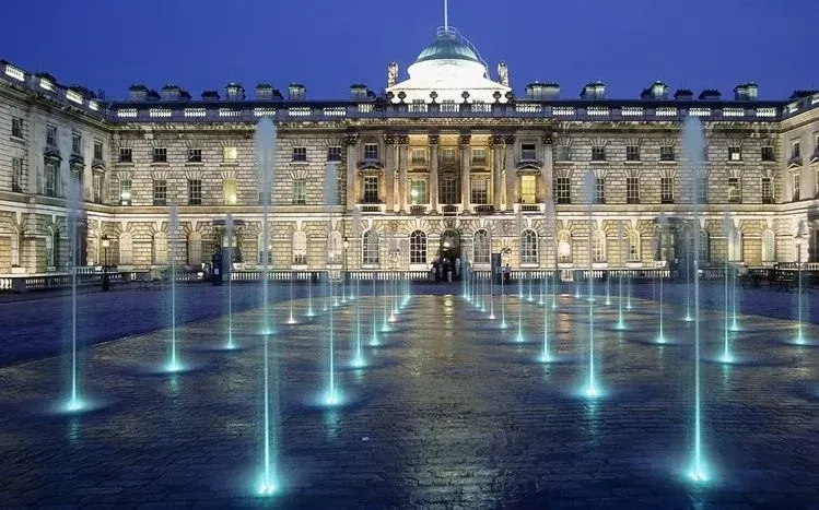 A collection of 19 London city wallpapers.