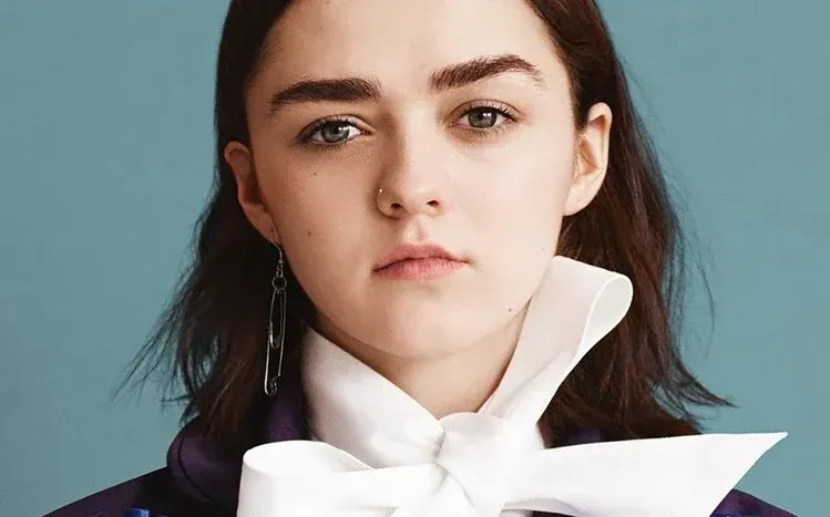 Maisie Williams wallpaper collection with work-related and personal-setting images.