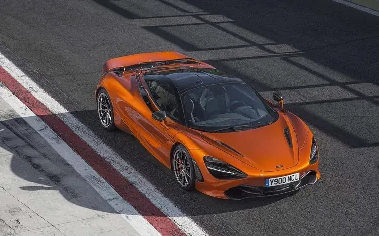 McLaren 720S sports-car wallpaper collection.