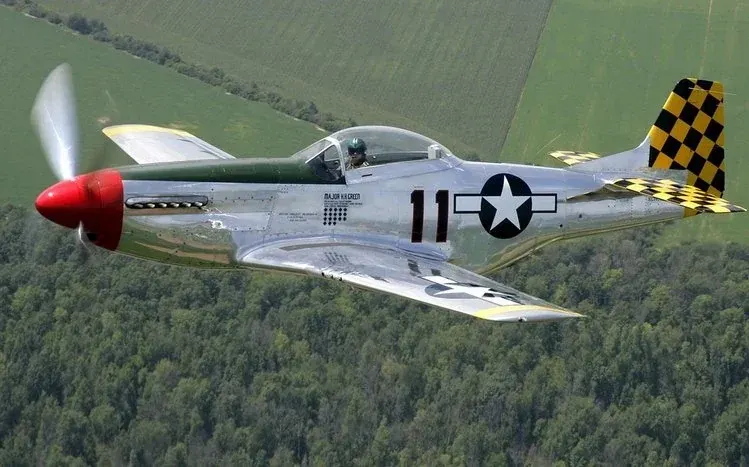 Military aviation wallpapers featuring planes and jets.
