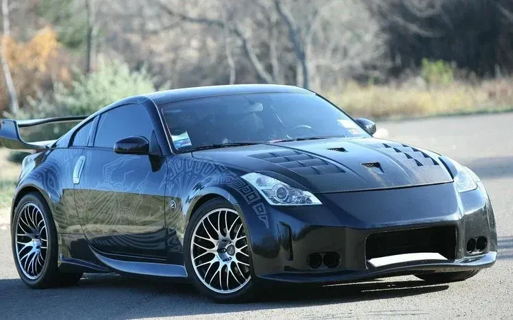 Nissan 350Z sports-car wallpapers showing the vehicle from varied angles.