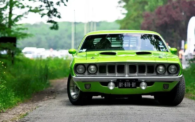 Plymouth automobile wallpapers with a vintage-car emphasis.